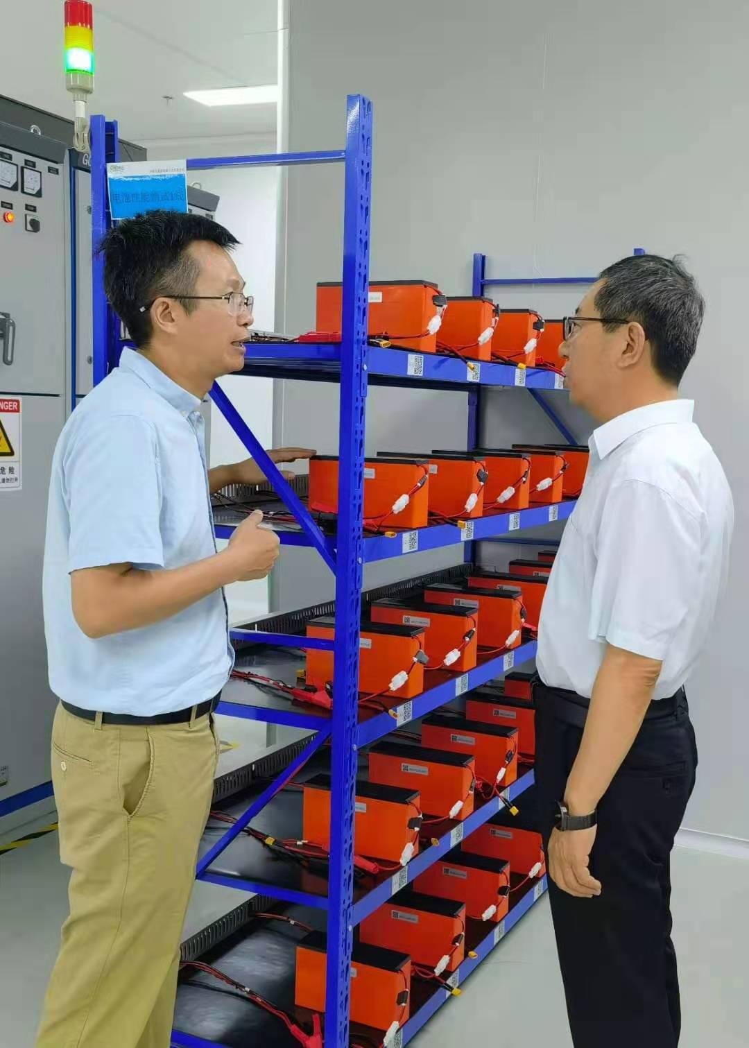 安陽(yáng)市政府副秘書長(zhǎng)、辦公室主任史景山見(jiàn)證克能鋰電批量發(fā)貨（2021年6月3日）